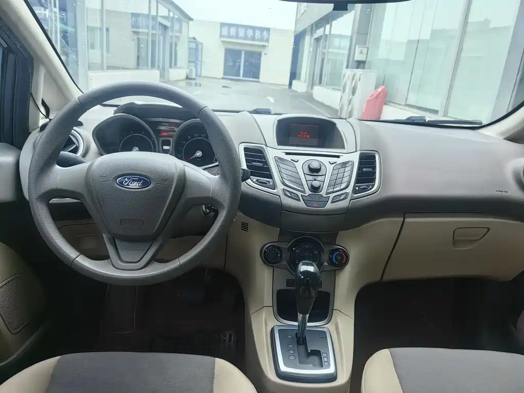 Ford Fiesta 2011 1.5L AT Fashion
