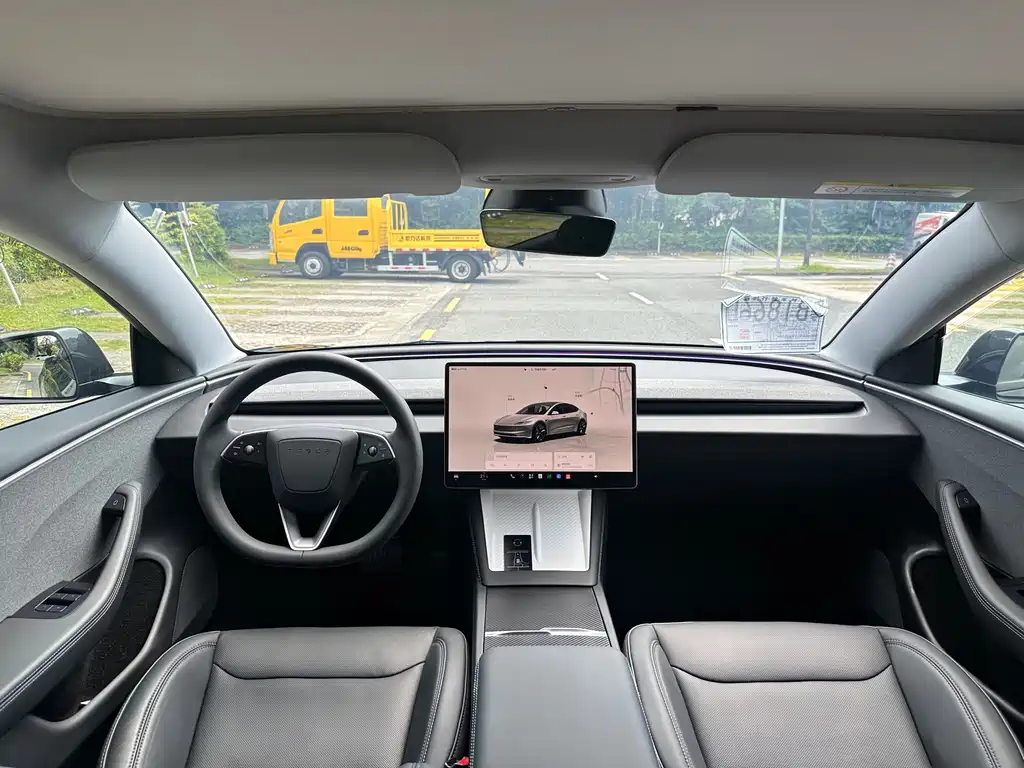 Tesla Model 3 — миниатюра 12