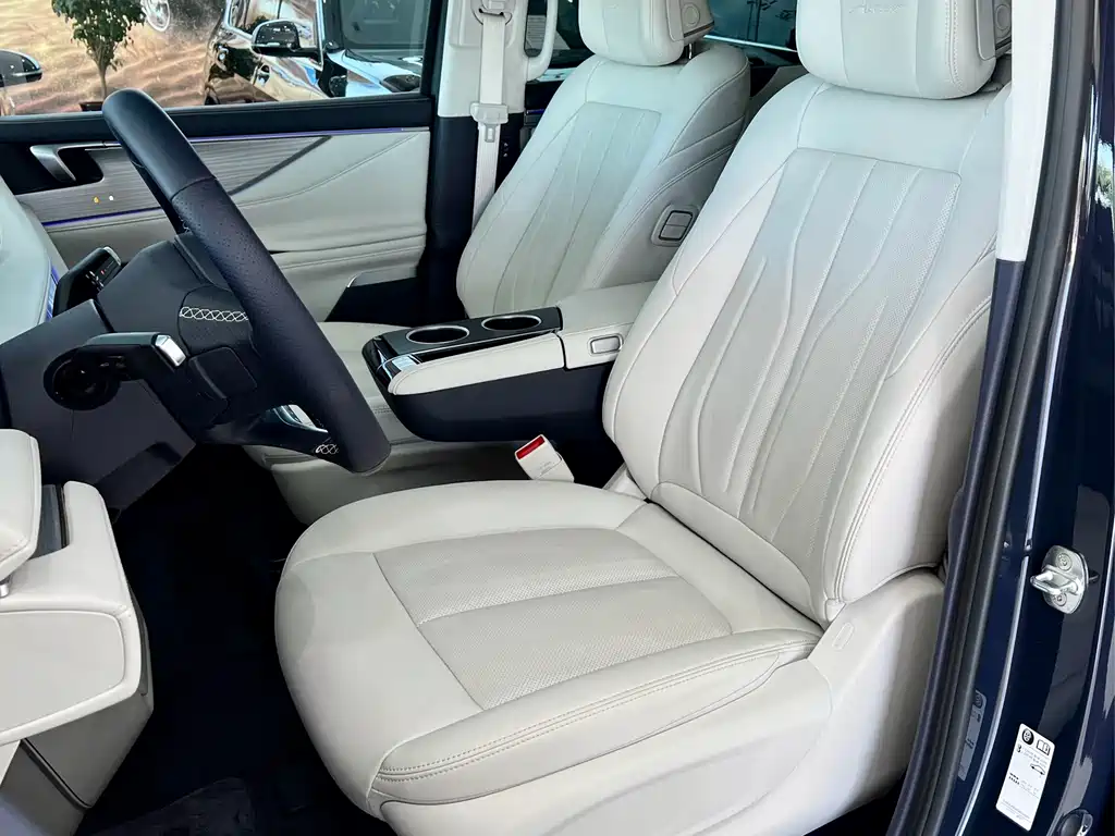 Buick GL8 Hybrid — миниатюра 6