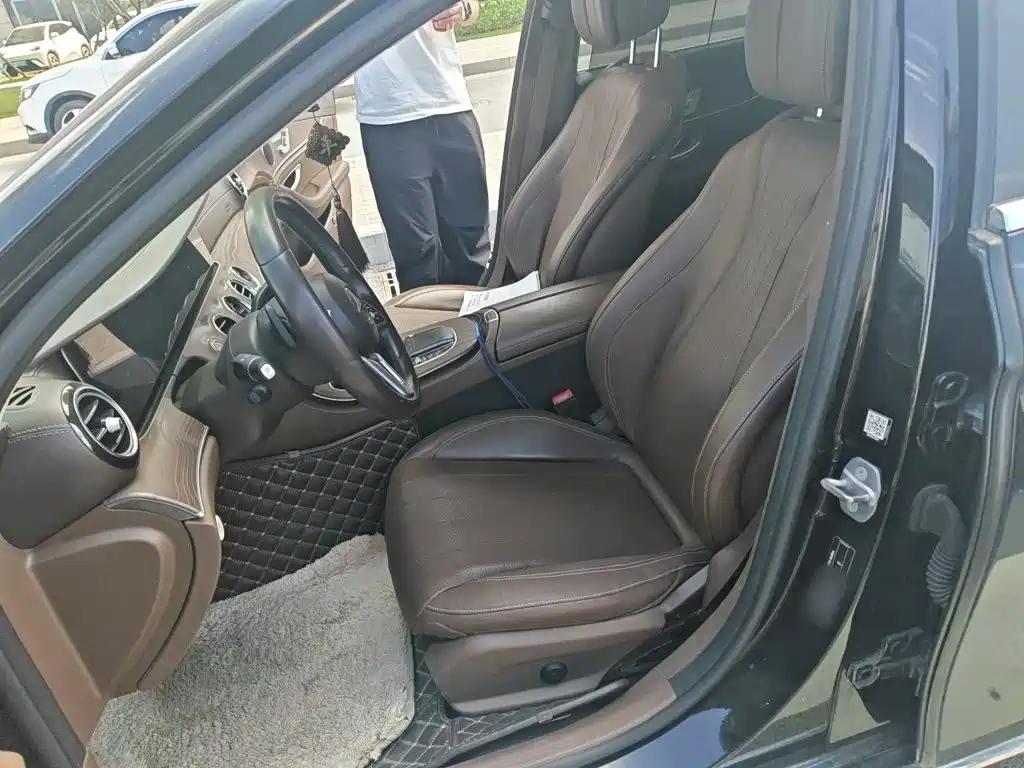 Mercedes-Benz E-Class — миниатюра 8