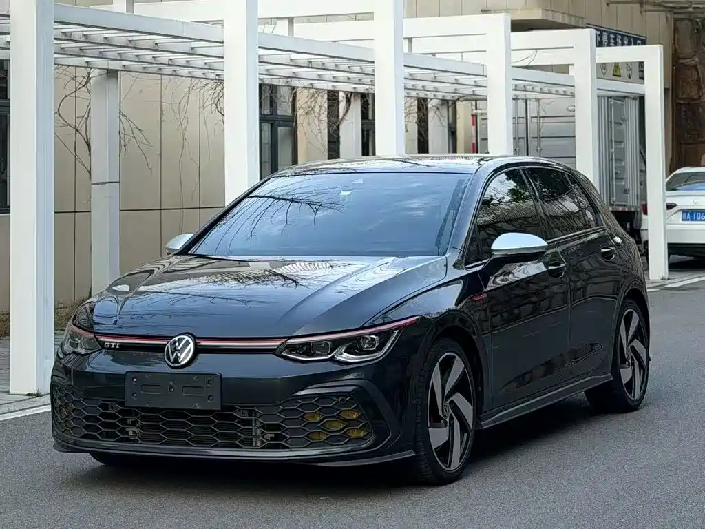 Купить Volkswagen Golf GTI