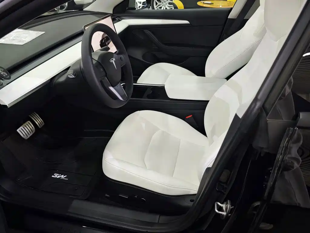 Tesla Model 3 — миниатюра 7