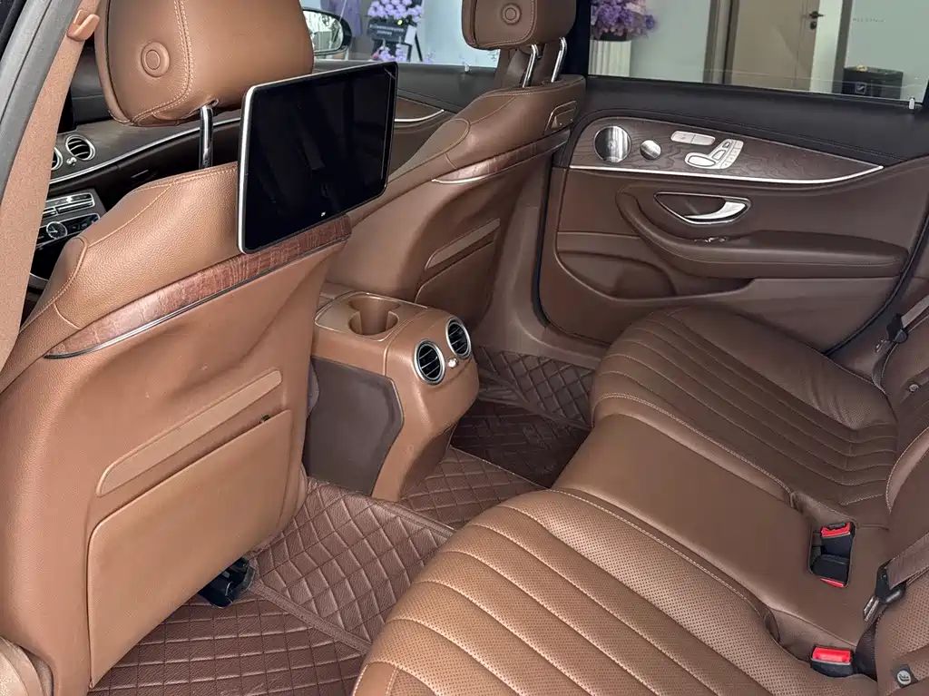 Mercedes-Benz E-Class — миниатюра 5