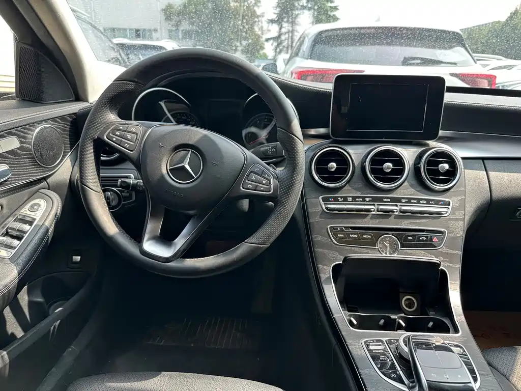 Mercedes-Benz C-Class — миниатюра 11