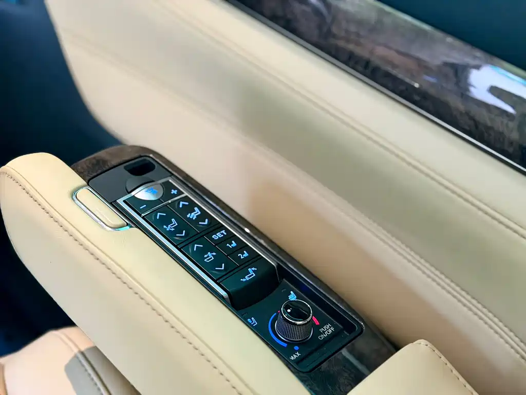 Toyota Alphard — миниатюра 13