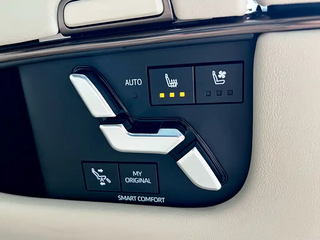 Toyota Alphard — миниатюра 28