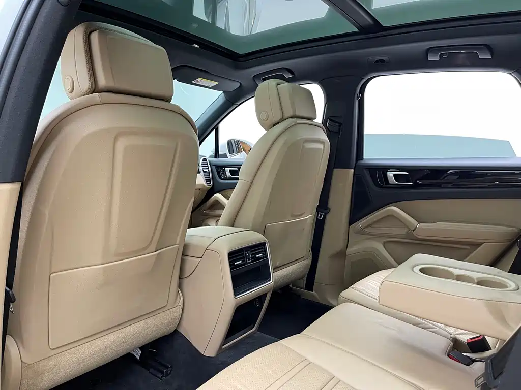 Porsche Cayenne — миниатюра 7
