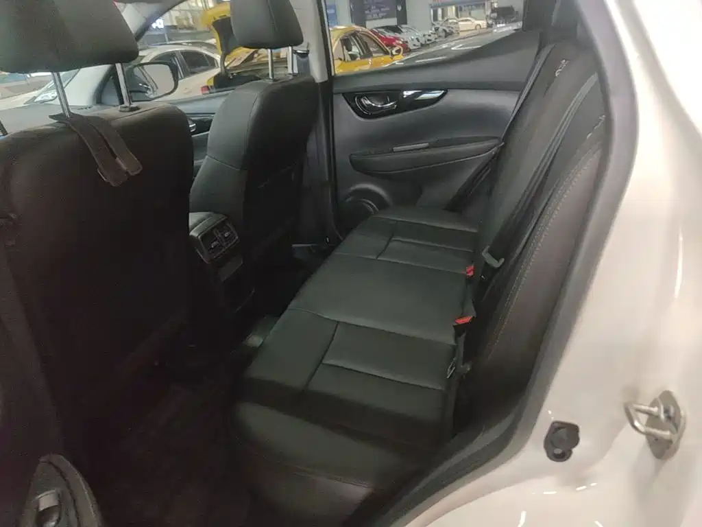 Nissan Qashqai — миниатюра 17