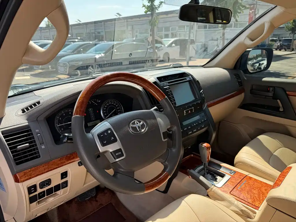 Toyota Land Cruiser — миниатюра 8