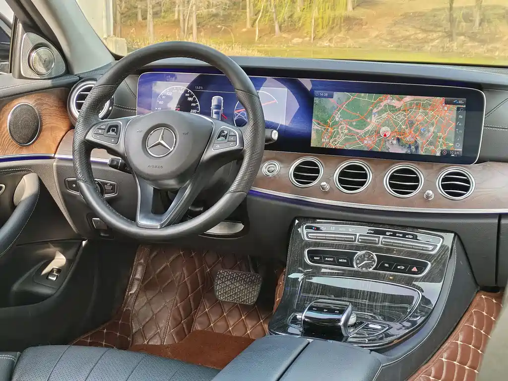 MERCEDES-BENZ E CLASS