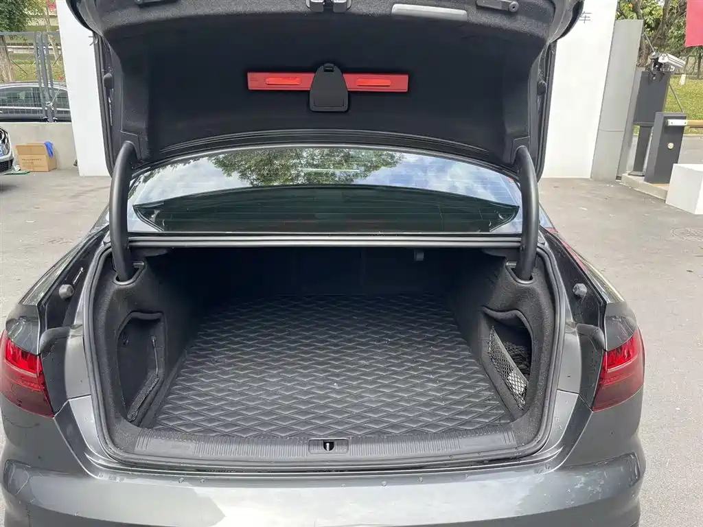Audi A4L 2023 40 TFSI Luxury