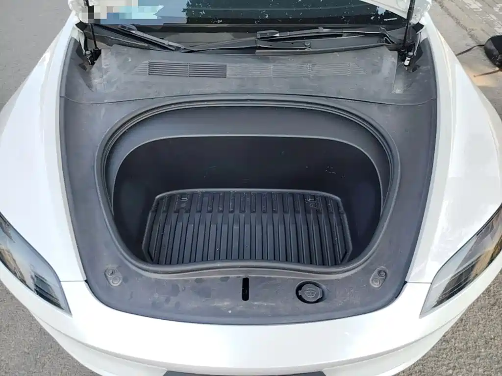 Tesla Model 3 — миниатюра 20