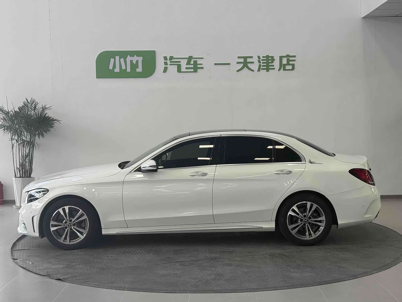 Mercedes-Benz C-Class 1.5 л 2021 г. Белый, пробег 33000 км