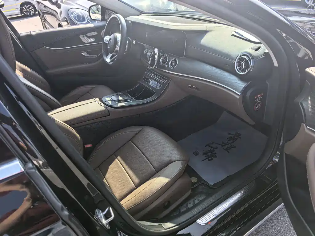Mercedes-Benz E-Class — миниатюра 8
