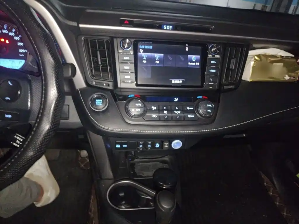 Toyota RAV4 — миниатюра 6