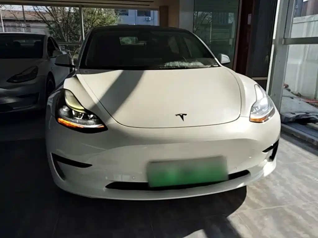 Tesla Model 3 — миниатюра 3