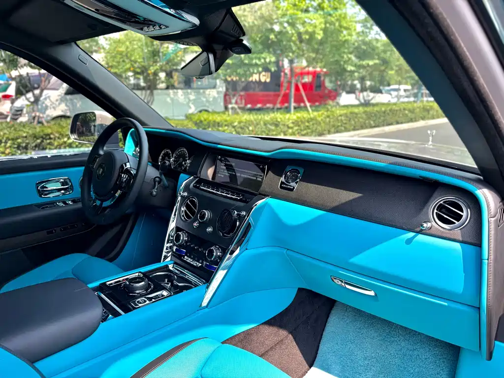 Rolls-Royce Cullinan 2018 мест