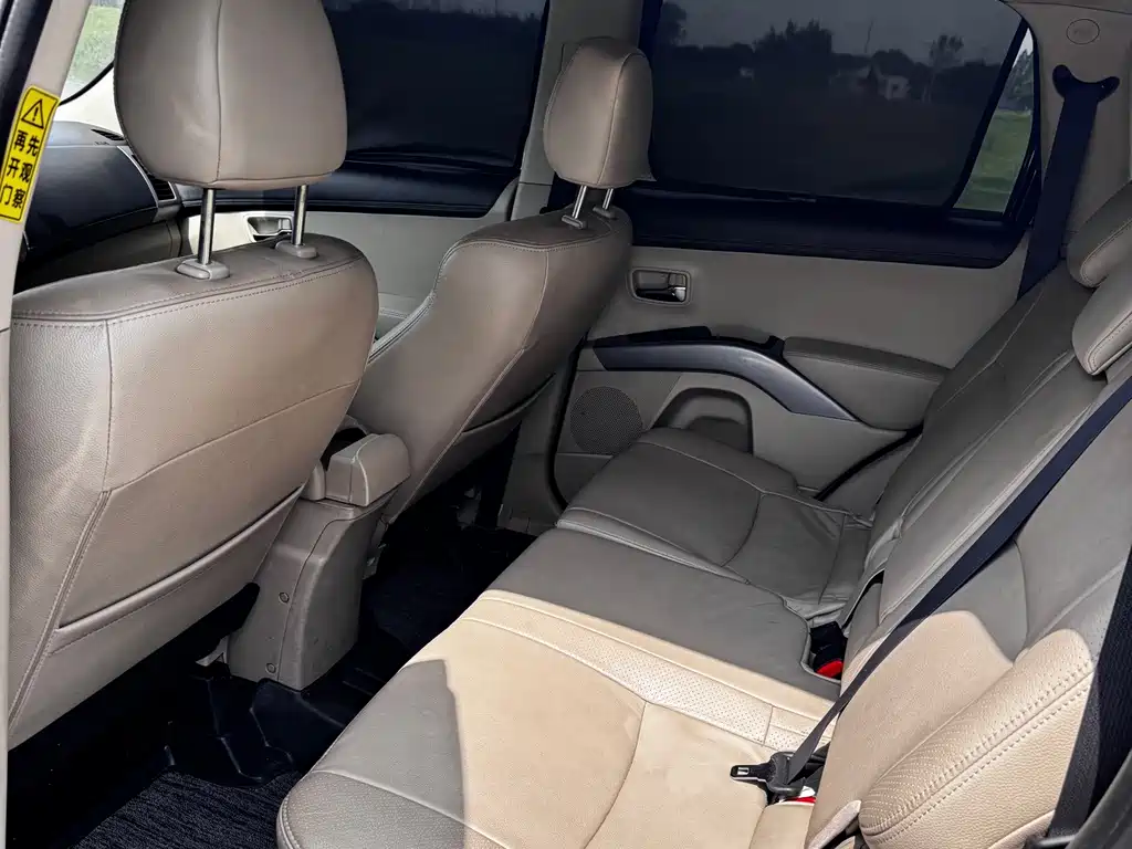Mitsubishi Outlander (Import) — миниатюра 9
