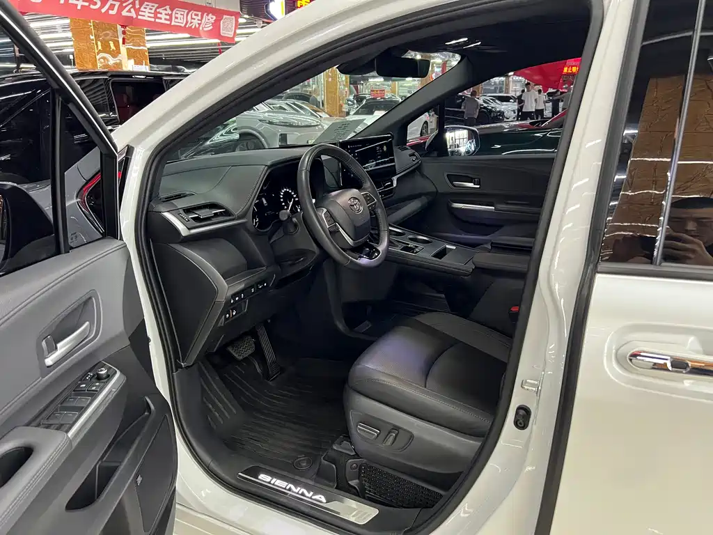 Toyota Sienna — миниатюра 3