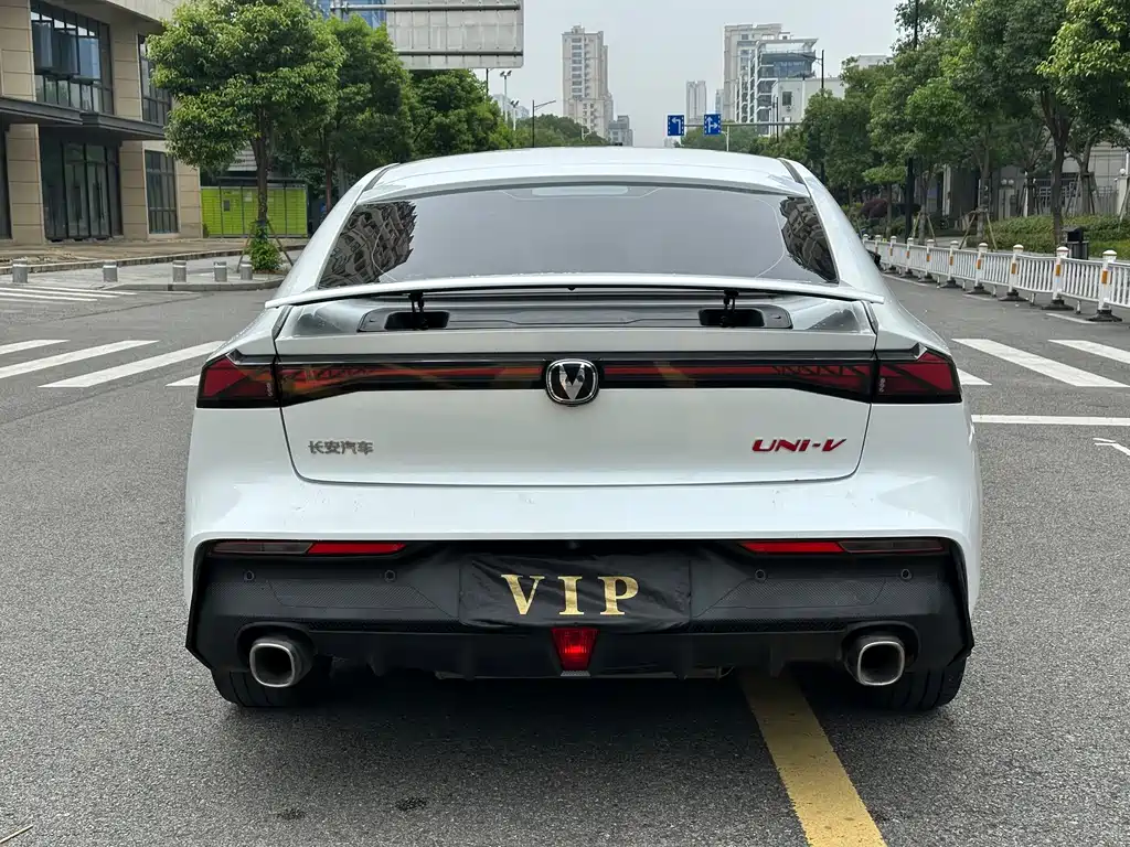 Changan UNI-V 2022 1.5T Luxury