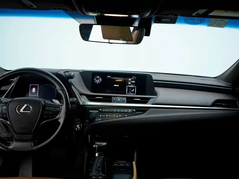 Lexus ES 2018 200 V