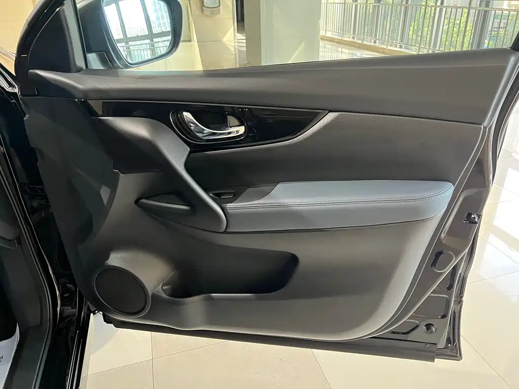 Nissan Qashqai — миниатюра 13