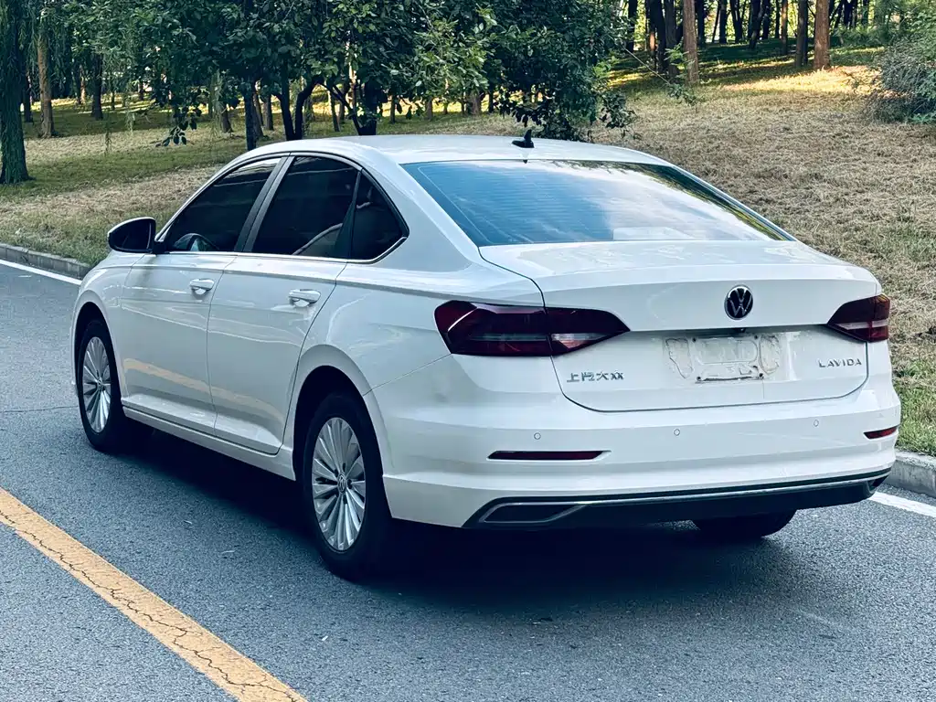 Volkswagen Lavida — миниатюра 5
