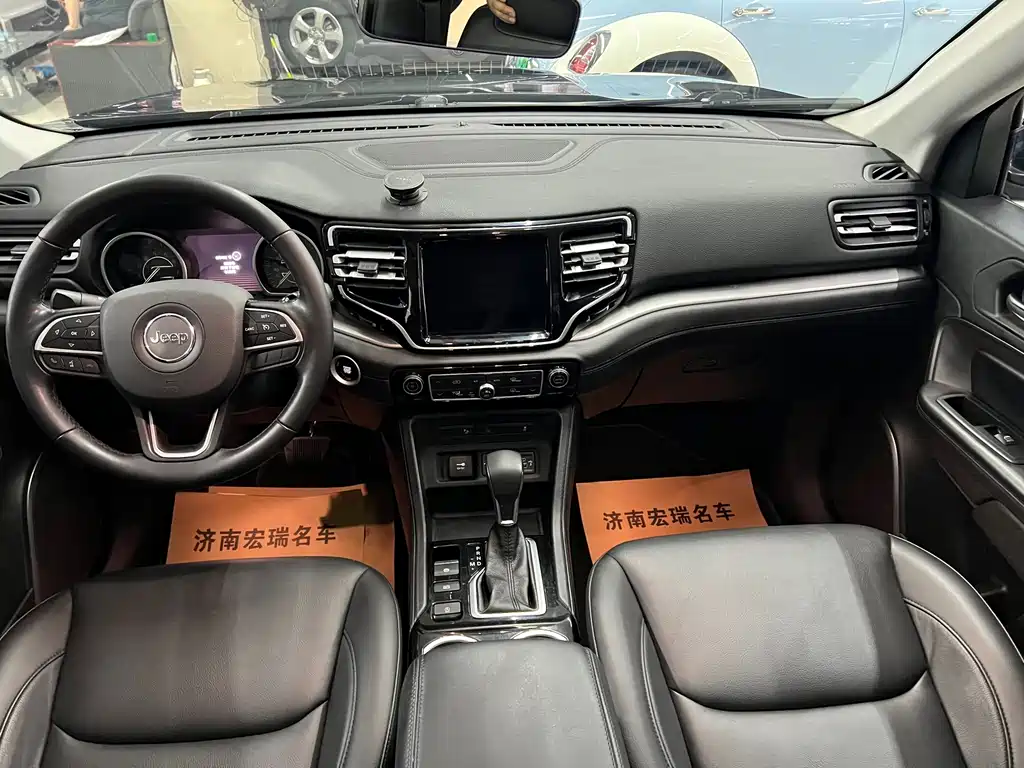 Jeep Grand Commander — миниатюра 7