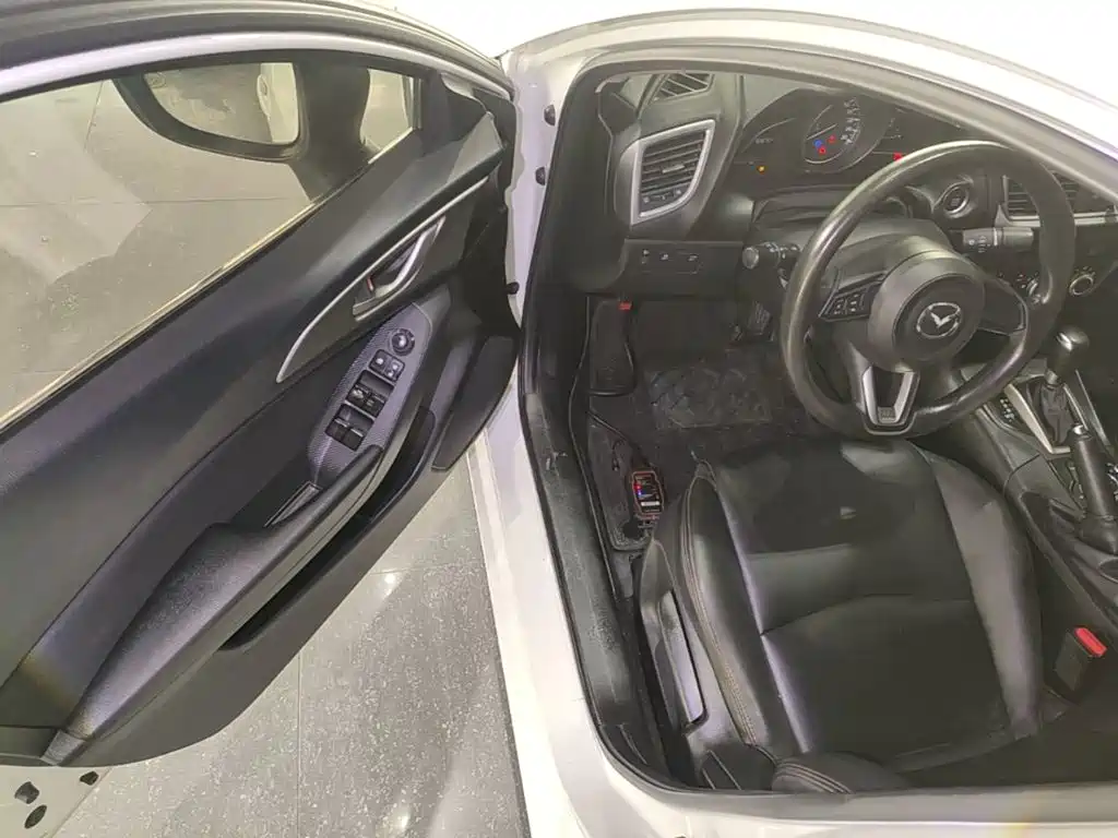 Mazda 3 Axela — миниатюра 16