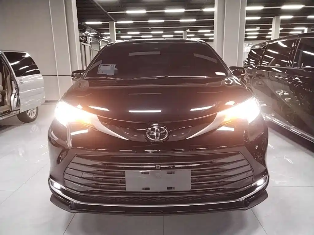 Toyota Sienna — миниатюра 3
