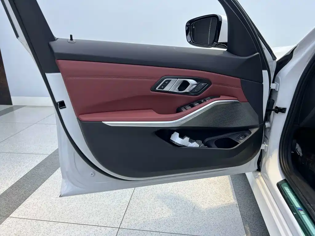 BMW 3 Series — миниатюра 11