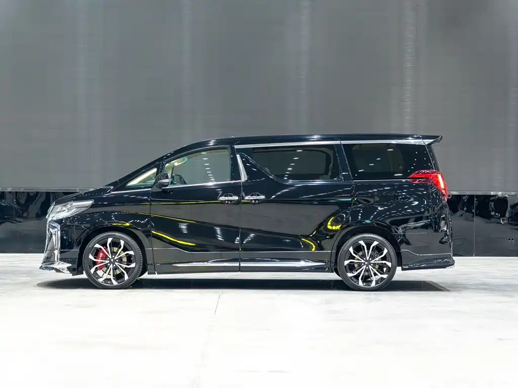 Toyota Alphard — миниатюра 5
