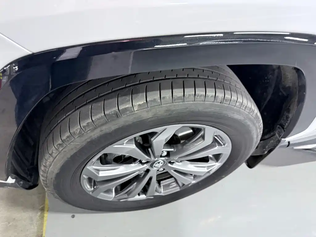 Toyota RAV4 — миниатюра 5
