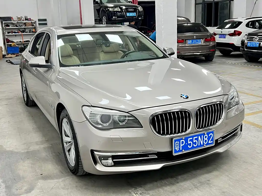 BMW 7 Series — миниатюра 3