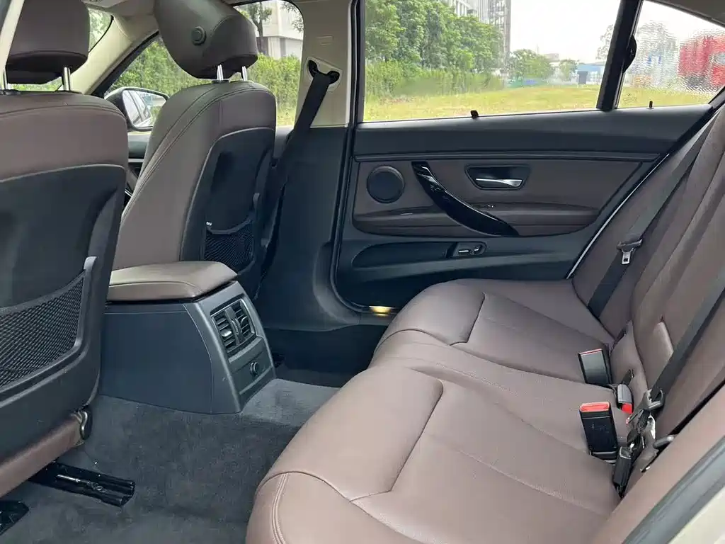 BMW 3 Series — миниатюра 11