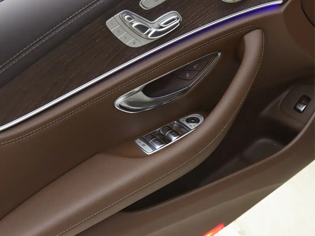 Mercedes-Benz E-Class — миниатюра 9