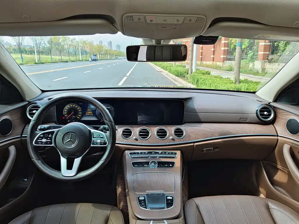 Mercedes-Benz E-Class — миниатюра 23