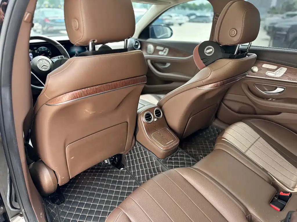 Mercedes-Benz E-Class — миниатюра 9