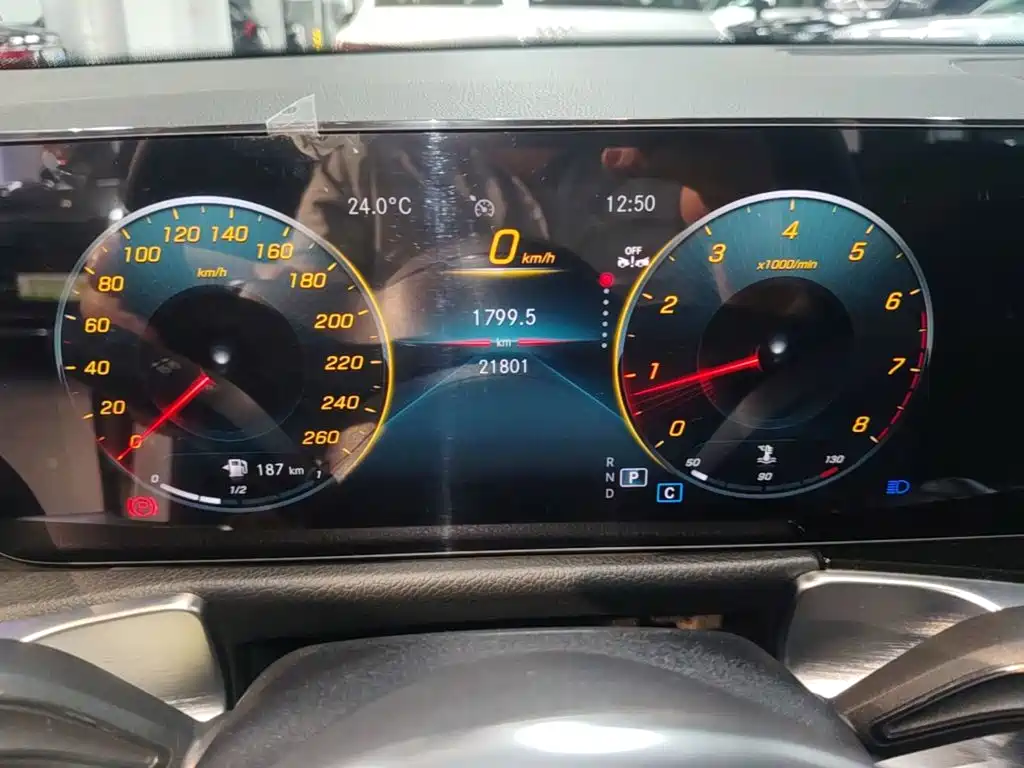 Mercedes-Benz GLB — миниатюра 12