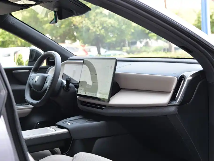 Volvo XC70 PHEV — миниатюра 12