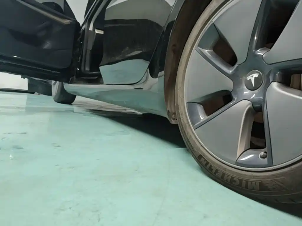 Tesla Model 3 — миниатюра 22