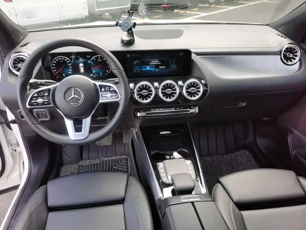 Mercedes-Benz GLA — миниатюра 10