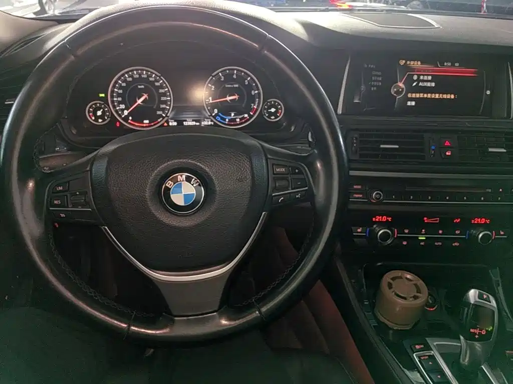 BMW 5 Series — миниатюра 10