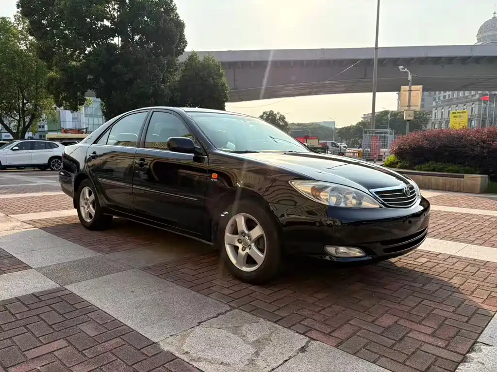 Toyota Camry — миниатюра 2