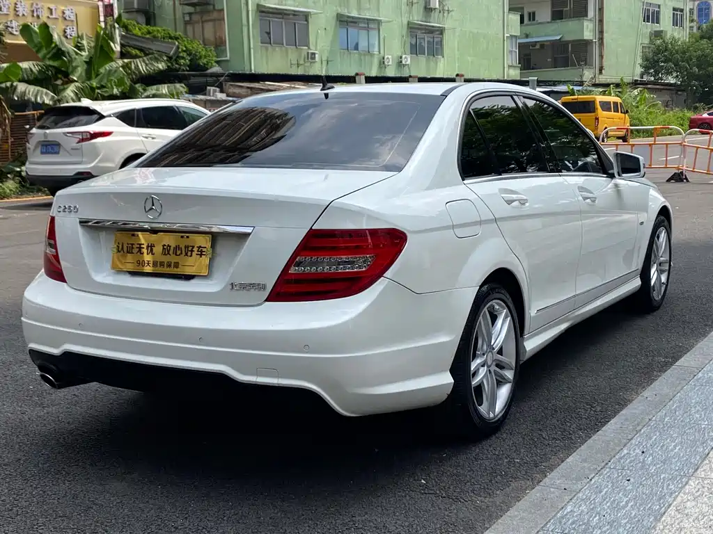 Mercedes-Benz C-Class — миниатюра 6