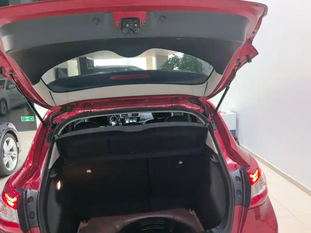 Nissan Tiida — миниатюра 19