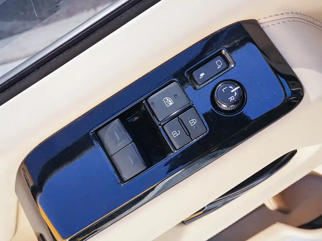 Toyota Hiace — миниатюра 18
