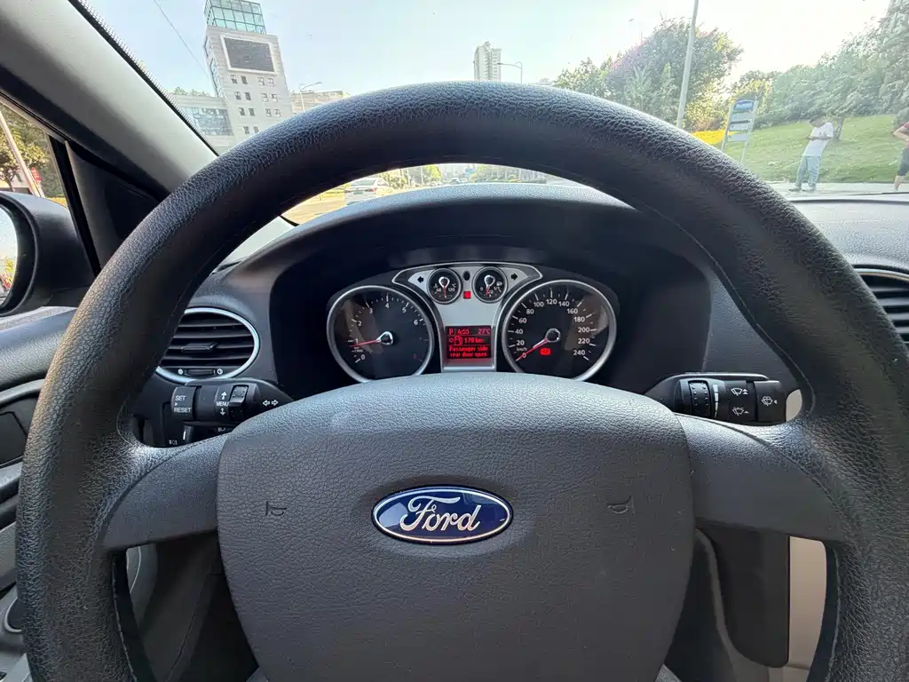 Ford Focus — миниатюра 5