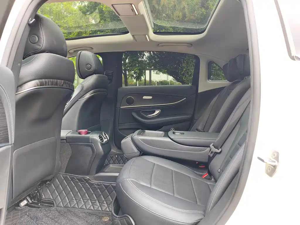 Mercedes-Benz E-Class — миниатюра 12