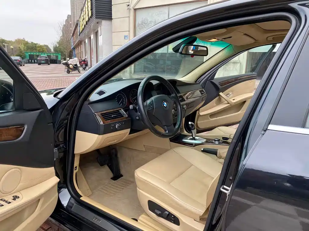 BMW 5 Series — миниатюра 9